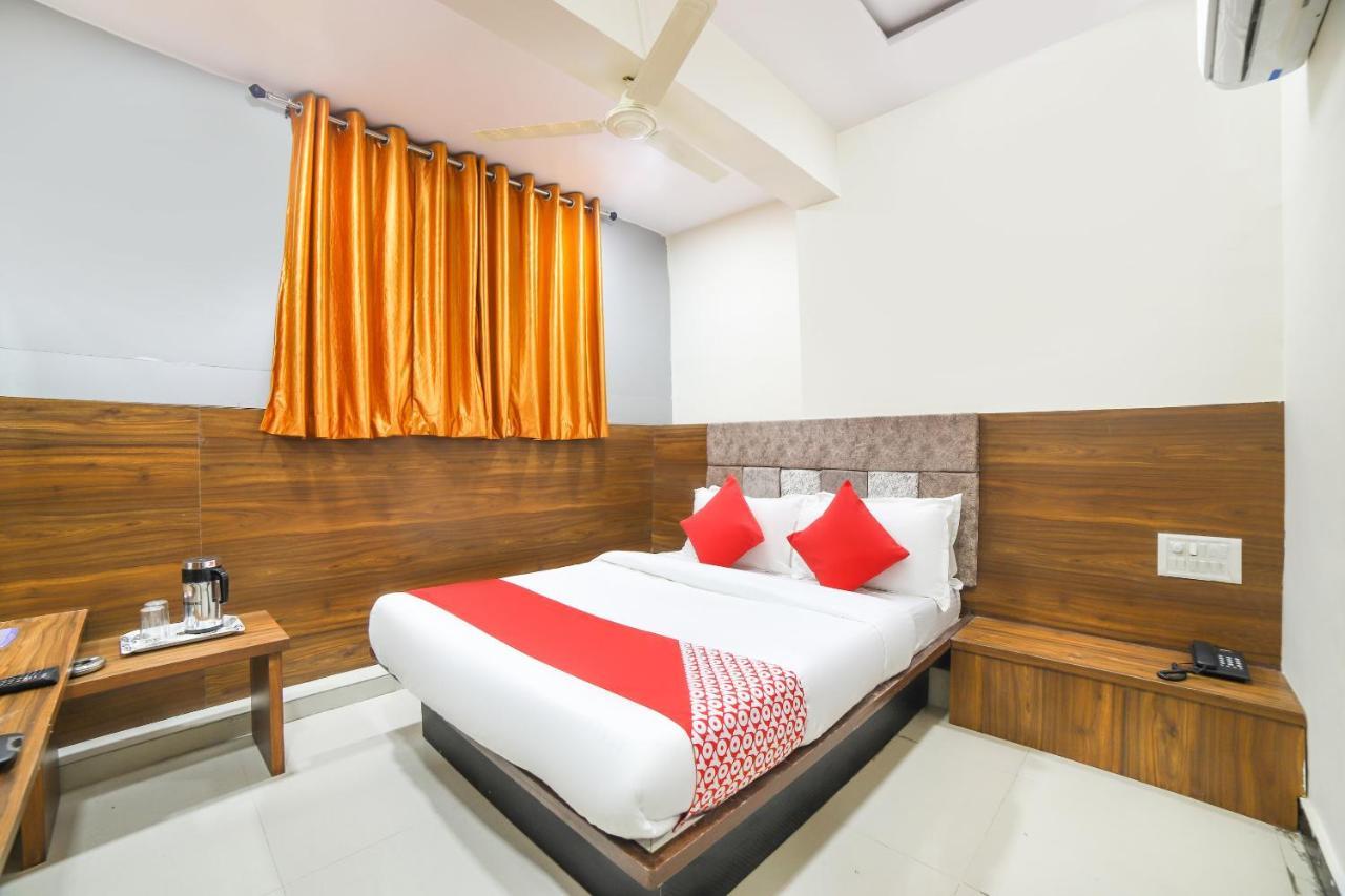 Oyo 67345 Hotel Anjani Inn Naroda Exterior foto