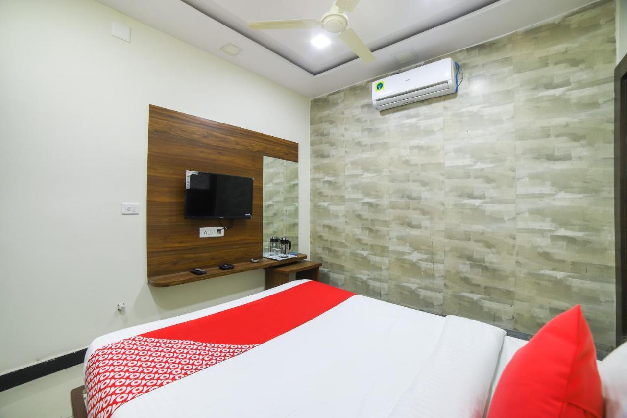 Oyo 67345 Hotel Anjani Inn Naroda Exterior foto