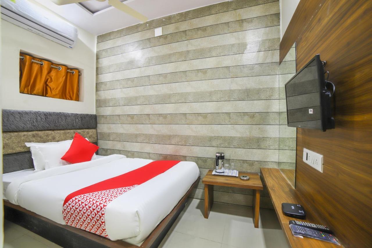 Oyo 67345 Hotel Anjani Inn Naroda Exterior foto
