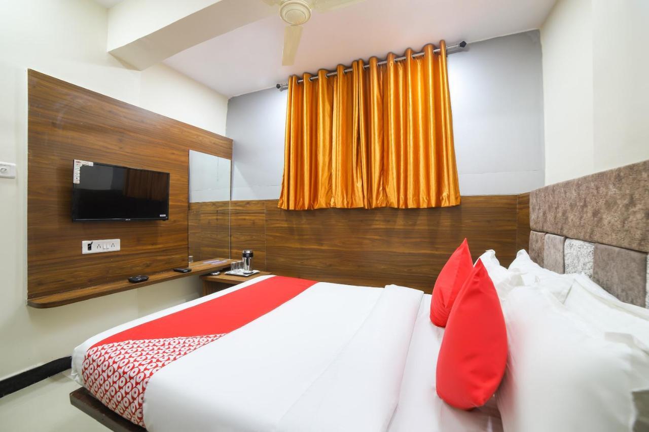 Oyo 67345 Hotel Anjani Inn Naroda Exterior foto